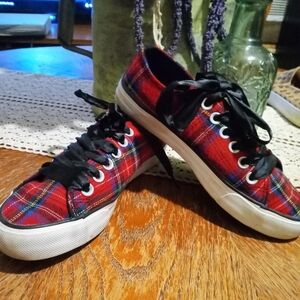 Avon Cushion Walk Red Plaid Canvas Sneakers w/Black Ribbon Ties